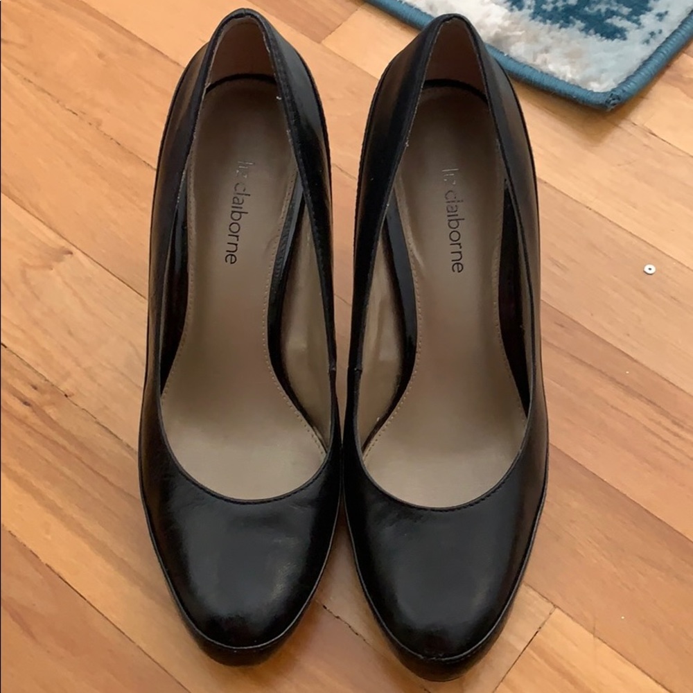 Liz Claiborne 7M black leather heels